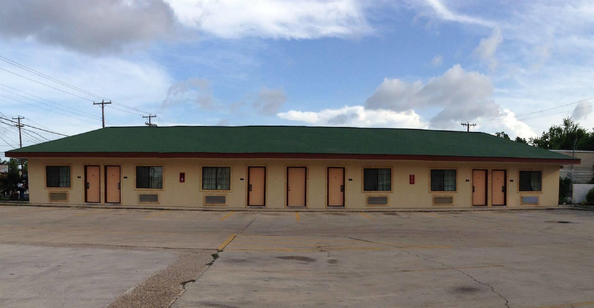 Pinn Road Inn And Suites Lackland Afb And Seaworld ซานอันโตนิโอ ภายนอก รูปภาพ