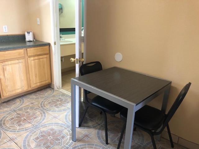 Pinn Road Inn And Suites Lackland Afb And Seaworld ซานอันโตนิโอ ภายนอก รูปภาพ